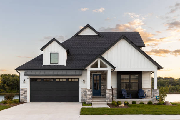Best Roof Moss and Algae Removal  in East Liverpool, OH